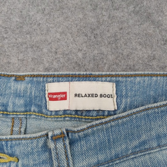 Wrangler Jeans Mens 33x30 Relaxed Boot Light Wash Blue Bootcut Stretch Denim - Picture 5 of 11